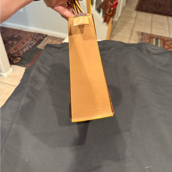 Etro Burgundy Paisley Zip Top Tote Handle Bag
Neon Trim Accents - Picture 14 of 16